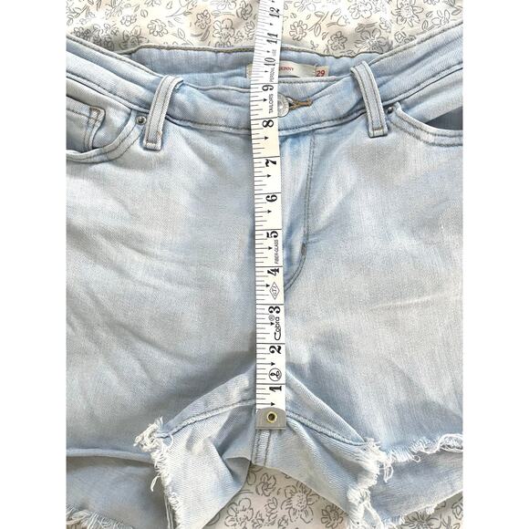 Levi’s 711 Skinny Cutoff Denim Shorts Women’s 29 Light Wash - Picture 5 of 8